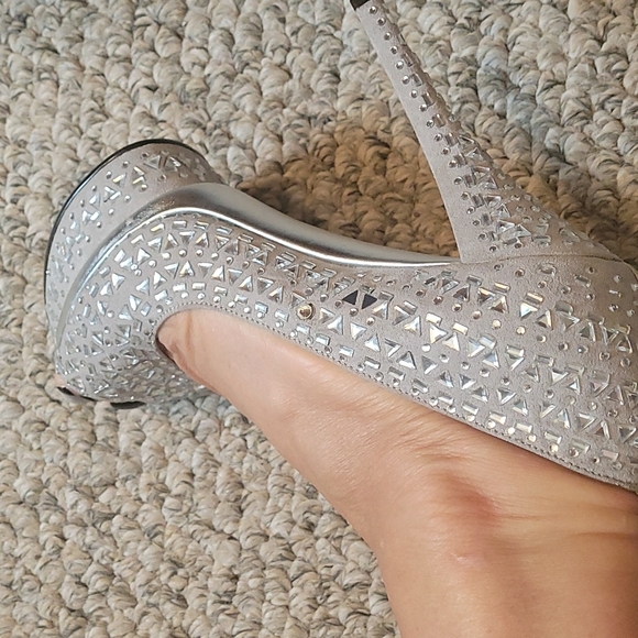 Swarovski Crystal Light Grey Silver heels - Picture 5 of 6
